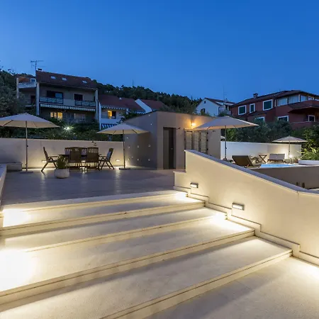 2nightstudios בית הארחה