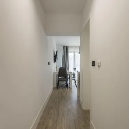 2nightstudios Pensión Split