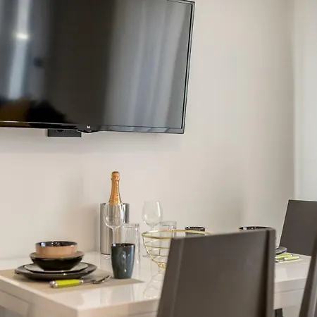 Pensión 2nightstudios 4*