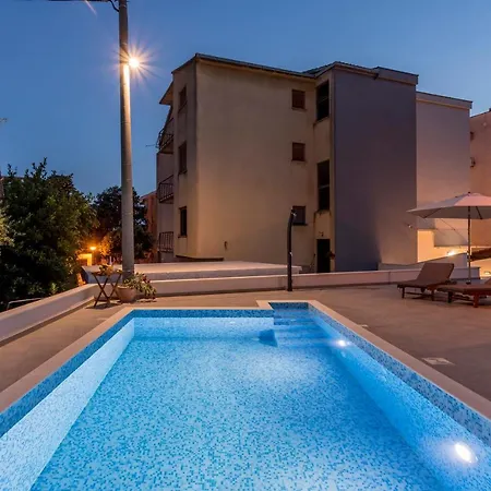 Pensión 2nightstudios