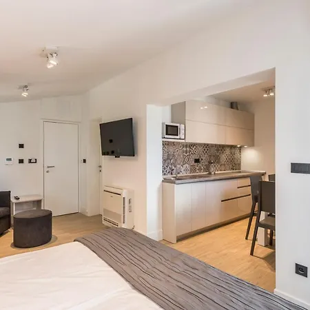 Pensión 2nightstudios 4*