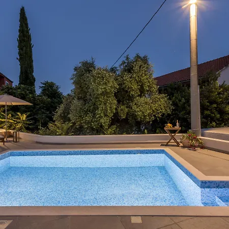Πανσιόν 2nightstudios 4*