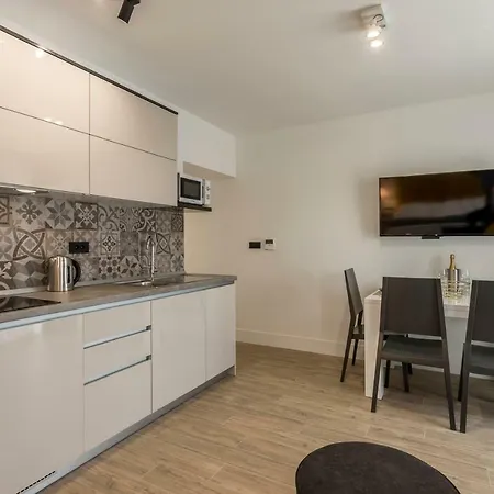 Πανσιόν 2nightstudios 4*